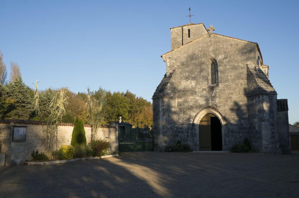 L’église et le bourg fleuri